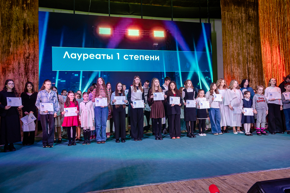 Выставка детско-юношеского рисунка и прикладного творчества «Рождественская звезда»