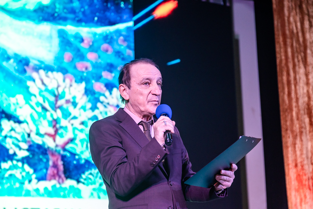 Выставка детско-юношеского рисунка и прикладного творчества «Рождественская звезда»