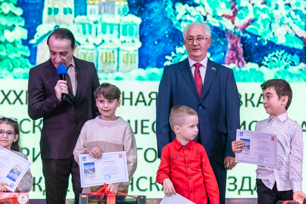 Выставка детско-юношеского рисунка и прикладного творчества «Рождественская звезда»