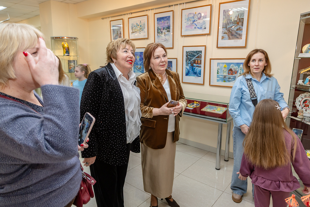 Выставка детско-юношеского рисунка и прикладного творчества «Рождественская звезда»