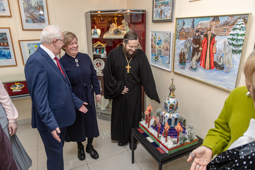 Выставка детско-юношеского рисунка и прикладного творчества «Рождественская звезда»