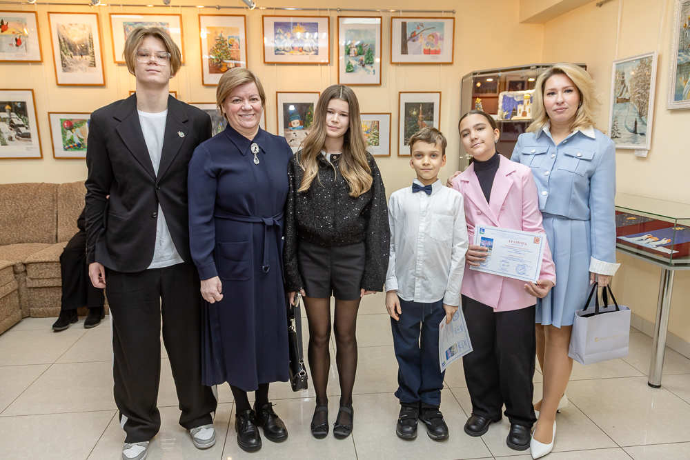 Выставка детско-юношеского рисунка и прикладного творчества «Рождественская звезда»