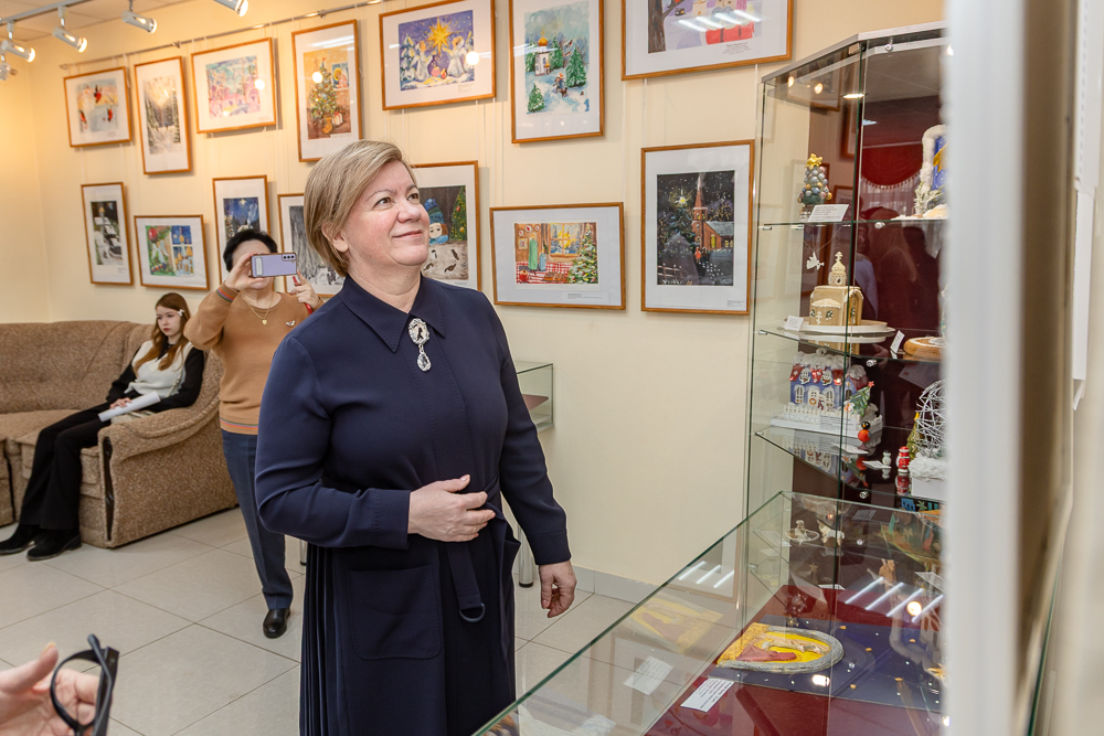 Выставка детско-юношеского рисунка и прикладного творчества «Рождественская звезда»