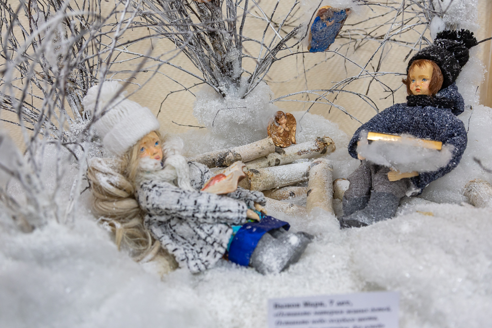 Выставка детско-юношеского рисунка и прикладного творчества «Рождественская звезда»