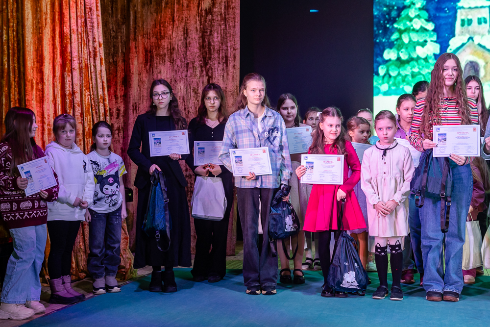 Выставка детско-юношеского рисунка и прикладного творчества «Рождественская звезда»