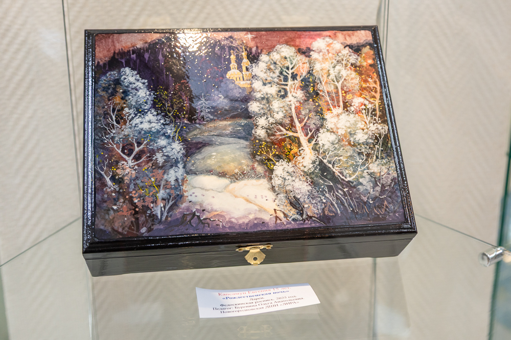 Выставка детско-юношеского рисунка и прикладного творчества «Рождественская звезда»