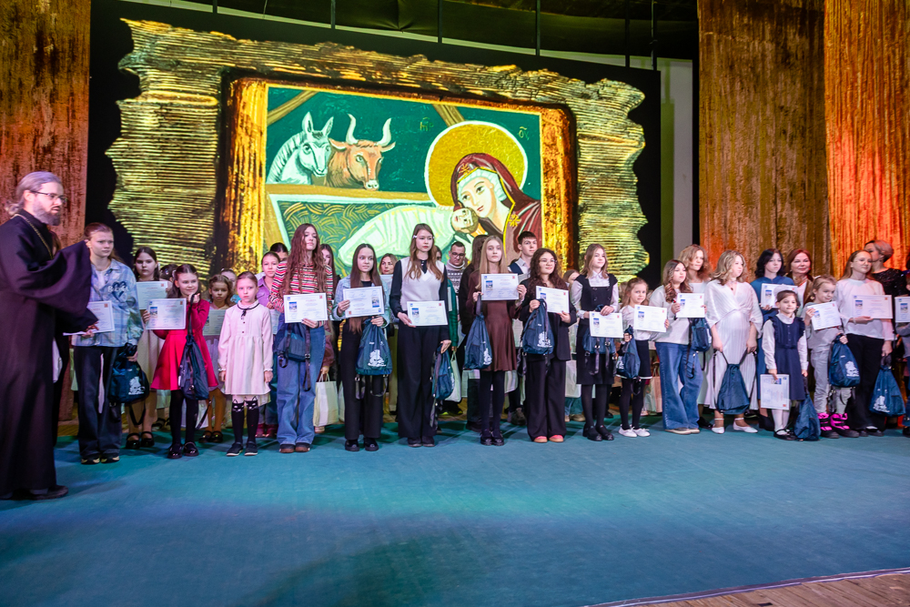 Выставка детско-юношеского рисунка и прикладного творчества «Рождественская звезда»