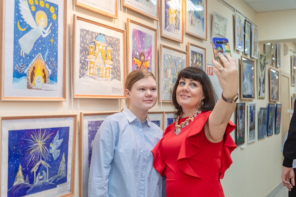 Выставка детско-юношеского рисунка и прикладного творчества «Рождественская звезда»
