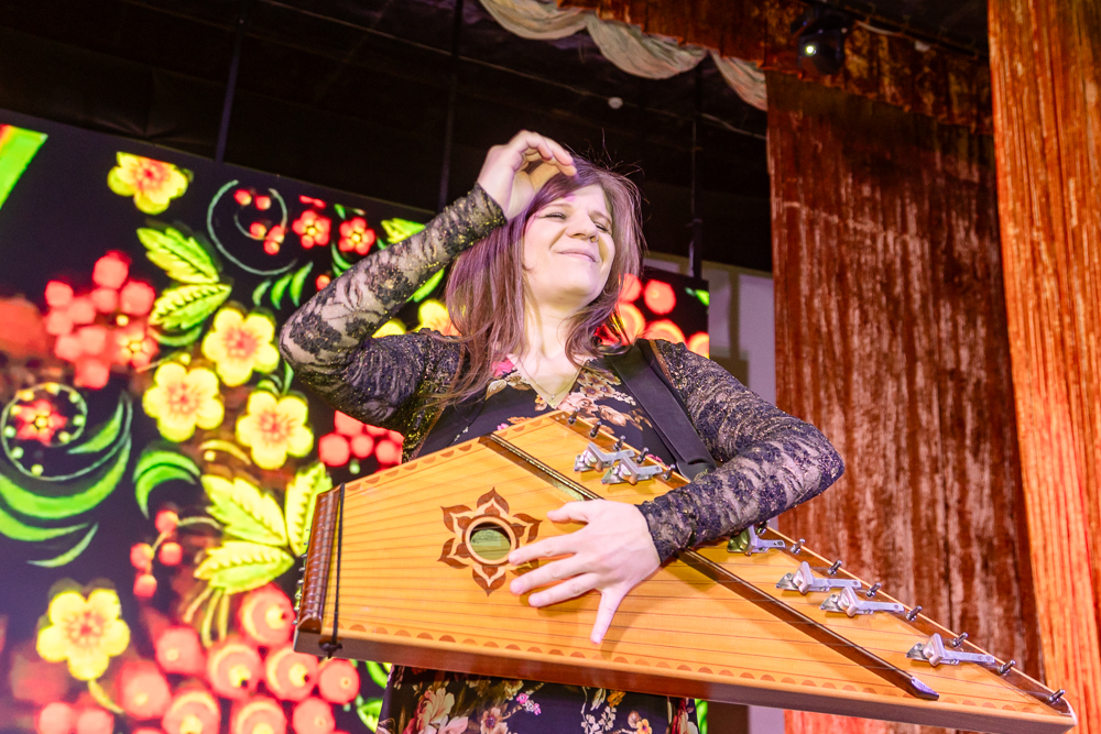 Выставка детско-юношеского рисунка и прикладного творчества «Рождественская звезда»