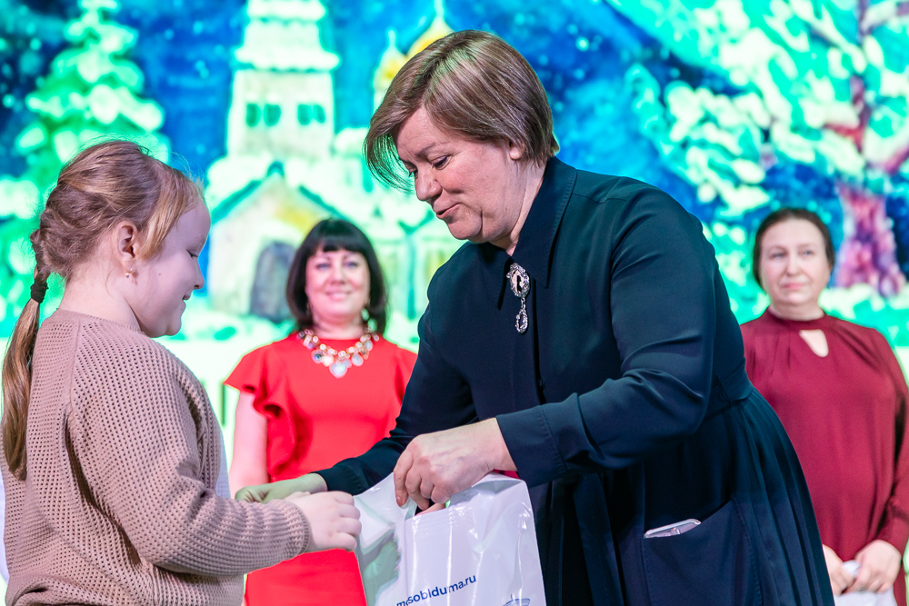 Выставка детско-юношеского рисунка и прикладного творчества «Рождественская звезда»