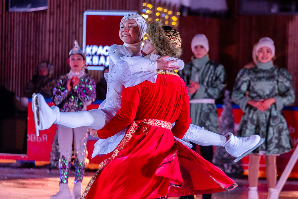Ледовое шоу «Сказ о Руси» в парке Малевича