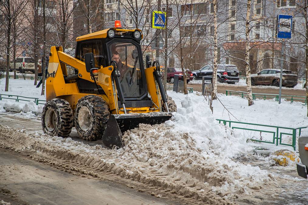 Одинцовских водителей просят убрать транспорт со стоянок, где в ближайшие дни пройдут работы по уборке снега