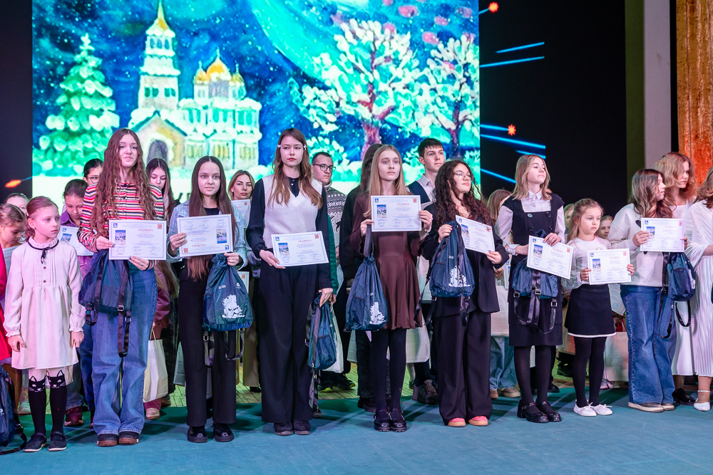 Выставка детско-юношеского рисунка и прикладного творчества «Рождественская звезда»