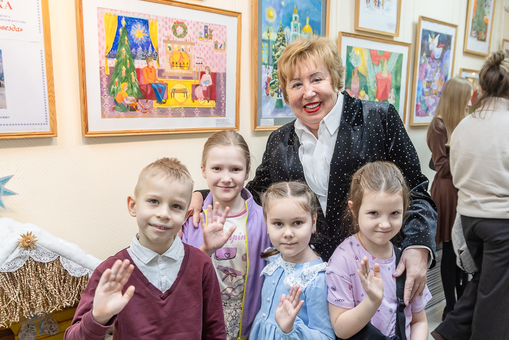 Выставка детско-юношеского рисунка и прикладного творчества «Рождественская звезда»